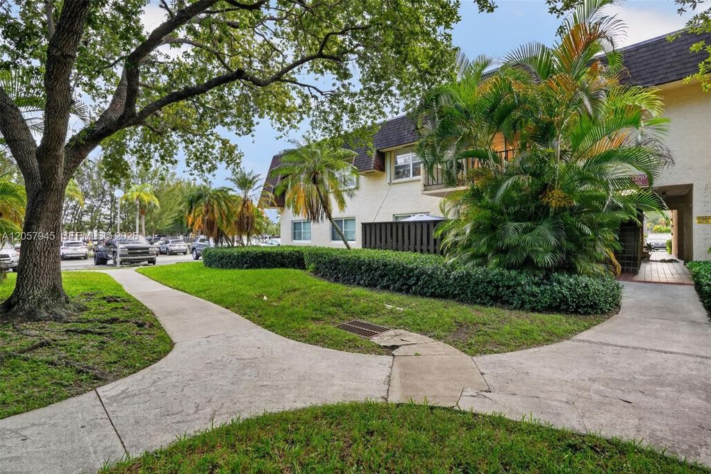 13707 SW 91st Ct Apt G, Miami, FL 33176