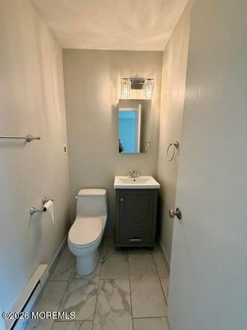 18 Pine Cluster Circle D, Manalapan, NJ 07726