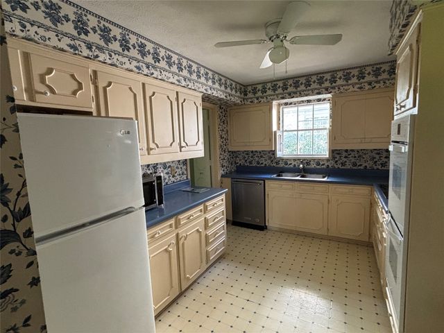 328 Ridge Crest Drive, Richardson, TX 75080