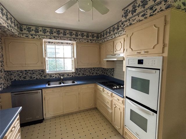 328 Ridge Crest Drive, Richardson, TX 75080