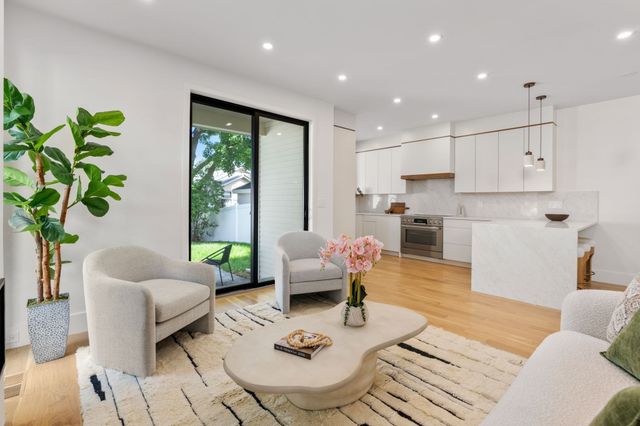 34 West St, Newton, MA 02458