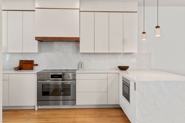 34 West St, Newton, MA 02458