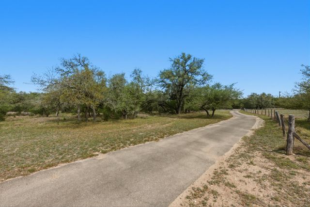600 Misti LN, Driftwood, TX 78619
