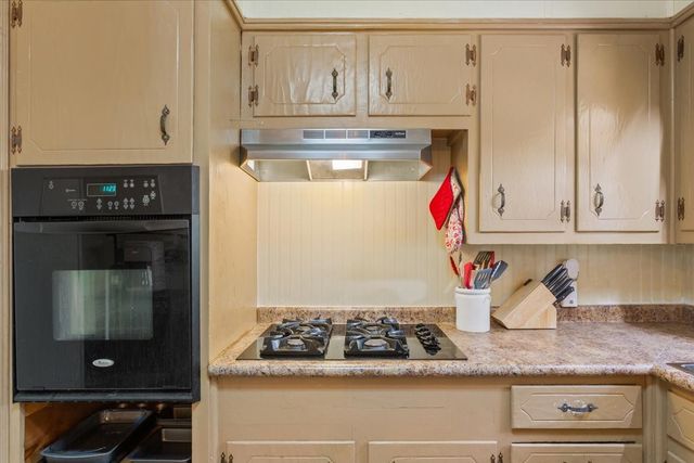 106 S Barbara Street, Lacy Lakeview, TX 76705