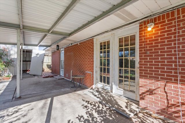 106 S Barbara Street, Lacy Lakeview, TX 76705