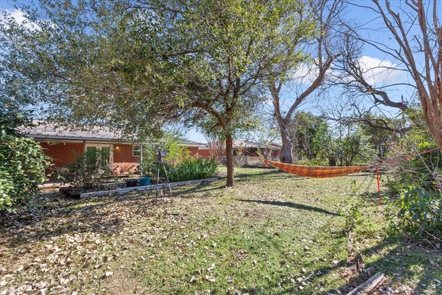 106 S Barbara Street, Lacy Lakeview, TX 76705