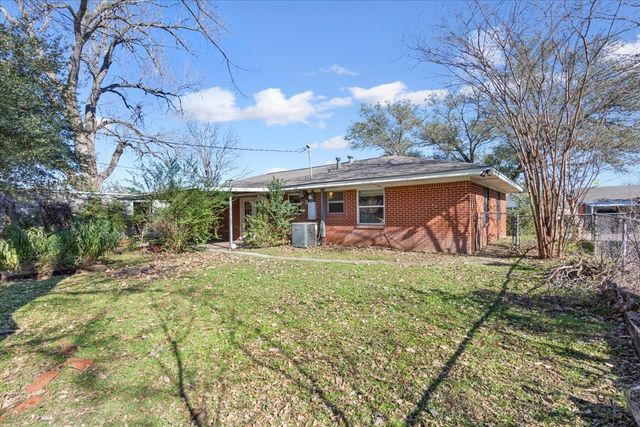 106 S Barbara Street, Lacy Lakeview, TX 76705