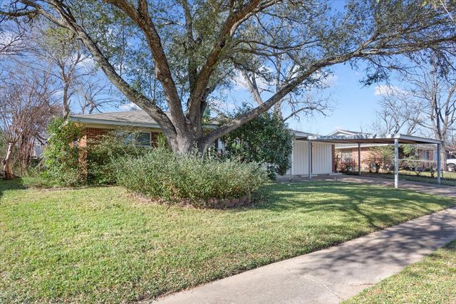 106 S Barbara Street, Lacy Lakeview, TX 76705