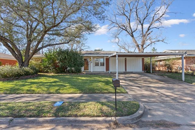 106 S Barbara Street, Lacy Lakeview, TX 76705