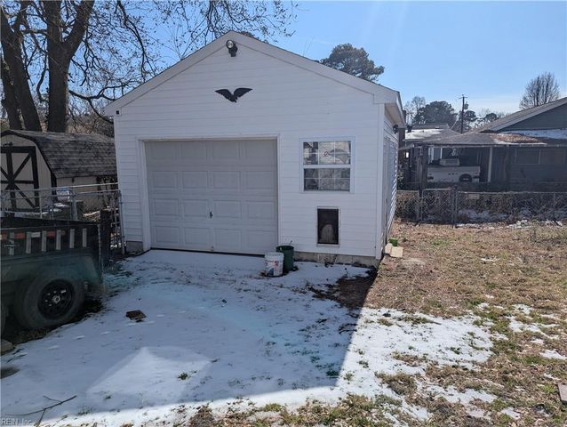 2411 Youngman RD, Chesapeake, VA 23323