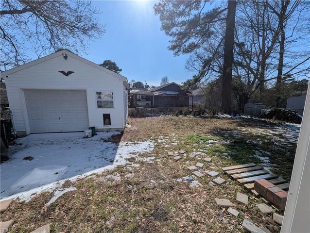 2411 Youngman RD, Chesapeake, VA 23323