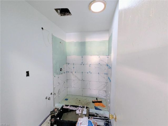 2411 Youngman RD, Chesapeake, VA 23323