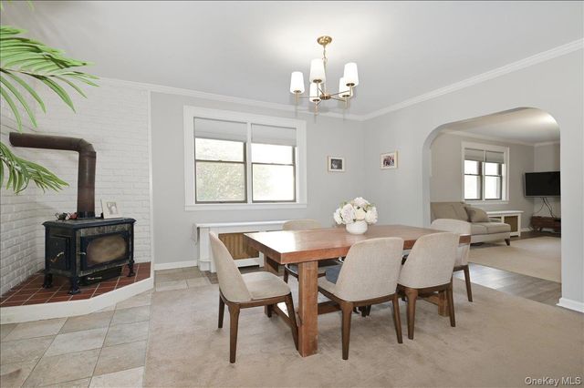 36 Barwick Street, Floral Park, NY 11001