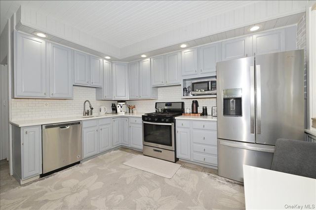 36 Barwick Street, Floral Park, NY 11001