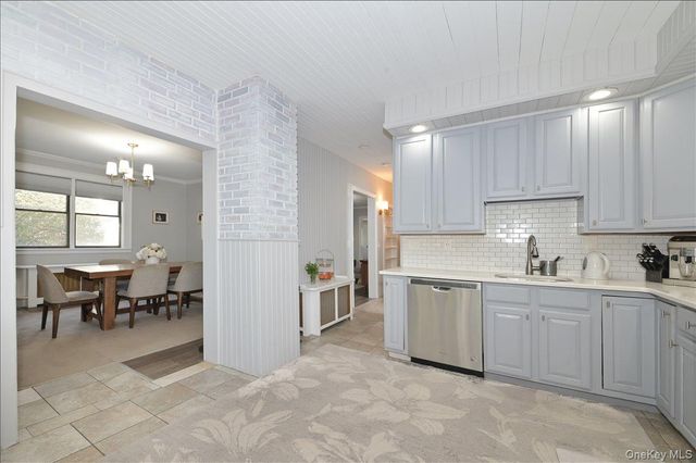 36 Barwick Street, Floral Park, NY 11001