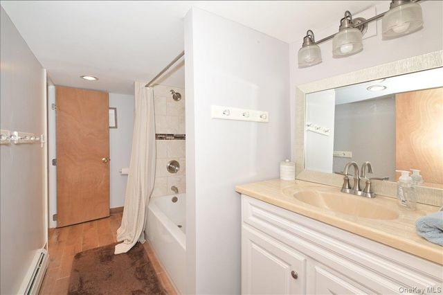 36 Barwick Street, Floral Park, NY 11001