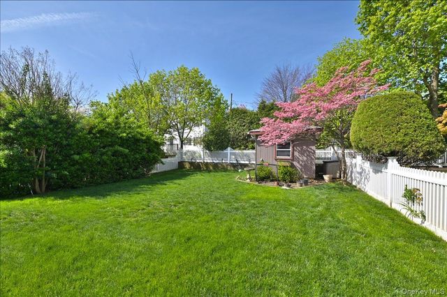 36 Barwick Street, Floral Park, NY 11001