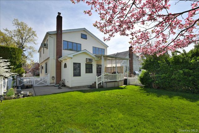 36 Barwick Street, Floral Park, NY 11001