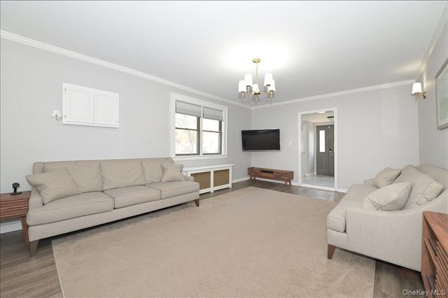 36 Barwick Street, Floral Park, NY 11001