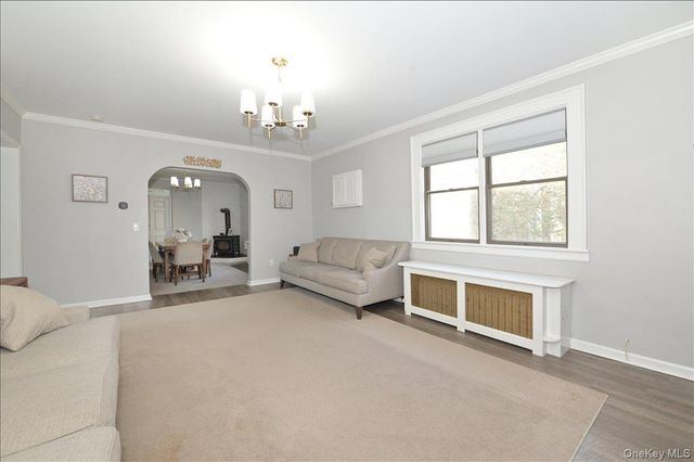 36 Barwick Street, Floral Park, NY 11001