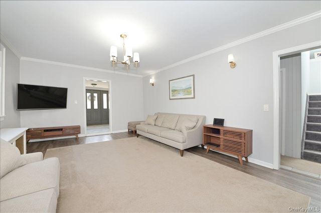 36 Barwick Street, Floral Park, NY 11001