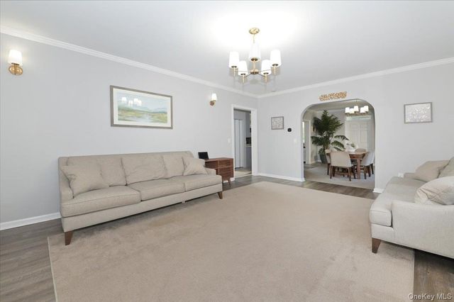 36 Barwick Street, Floral Park, NY 11001