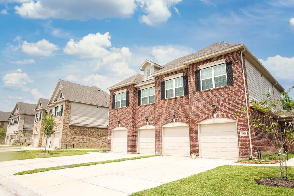 7479 Thunder Street, Pearland, TX 77584