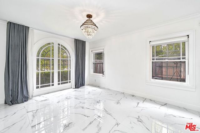 860 S Norton Avenue, Los Angeles, CA 90005