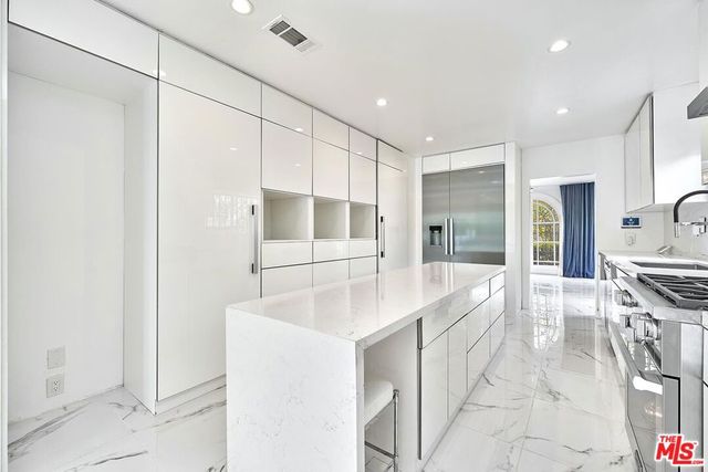 860 S Norton Avenue, Los Angeles, CA 90005