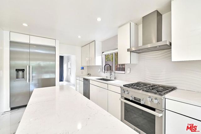 860 S Norton Avenue, Los Angeles, CA 90005
