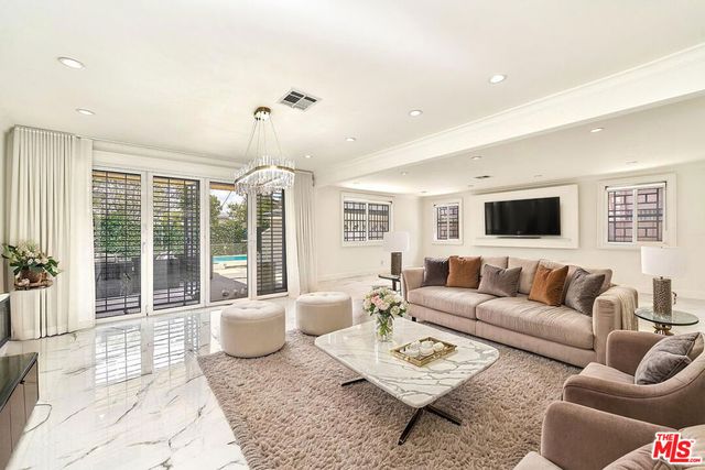 860 S Norton Avenue, Los Angeles, CA 90005