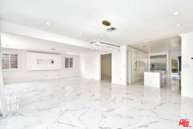 860 S Norton Avenue, Los Angeles, CA 90005