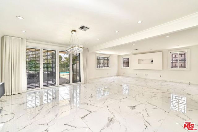 860 S Norton Avenue, Los Angeles, CA 90005