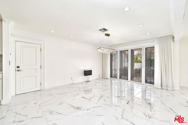 860 S Norton Avenue, Los Angeles, CA 90005