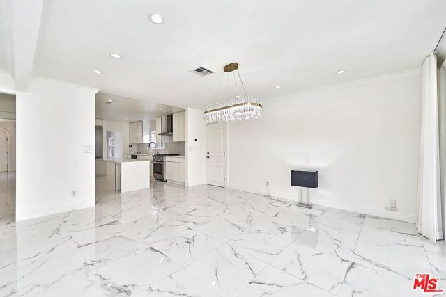 860 S Norton Avenue, Los Angeles, CA 90005