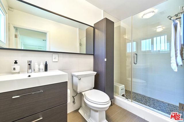 860 S Norton Avenue, Los Angeles, CA 90005