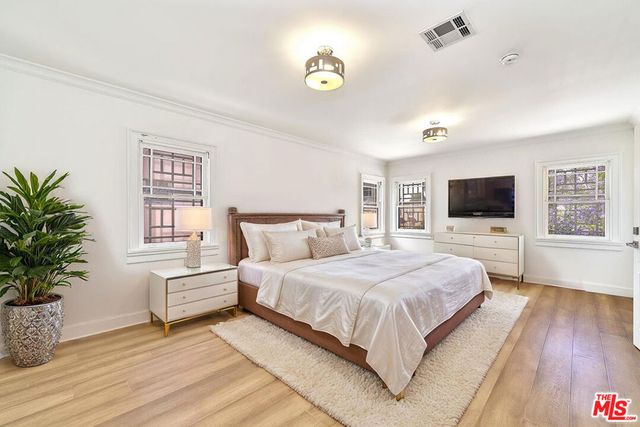 860 S Norton Avenue, Los Angeles, CA 90005