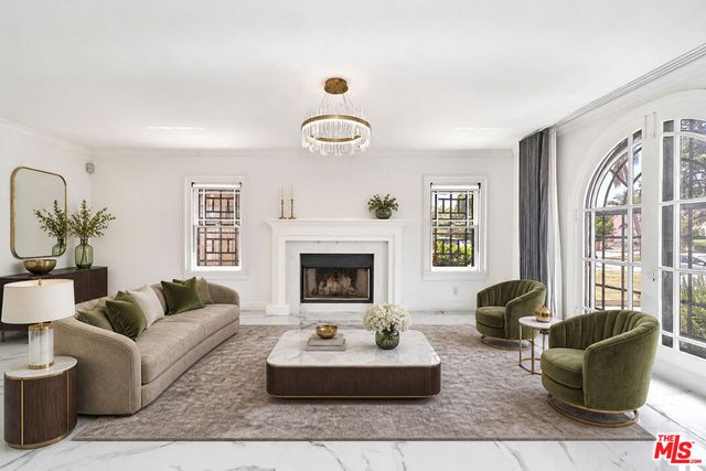 860 S Norton Avenue, Los Angeles, CA 90005