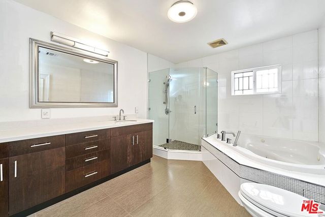 860 S Norton Avenue, Los Angeles, CA 90005
