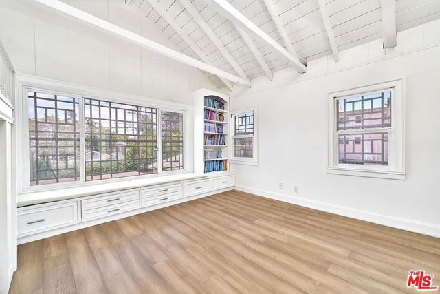 860 S Norton Avenue, Los Angeles, CA 90005