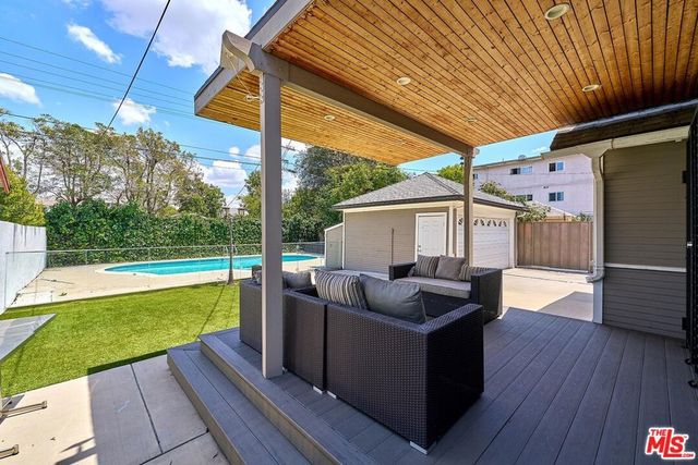 860 S Norton Avenue, Los Angeles, CA 90005