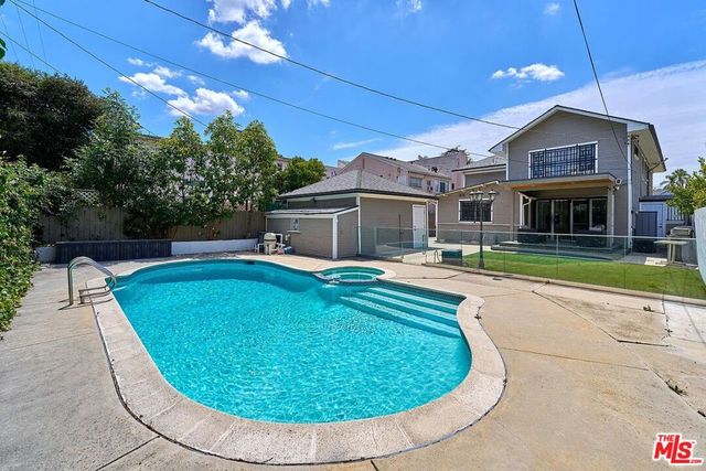 860 S Norton Avenue, Los Angeles, CA 90005