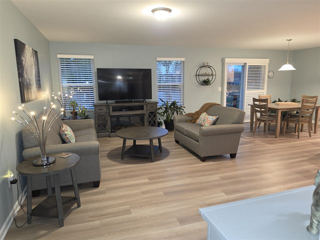 10340 Swan Lake Circle, Ypsilanti, MI 48197
