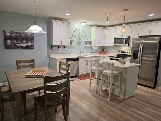 10340 Swan Lake Circle, Ypsilanti, MI 48197