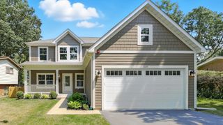 1127 Kenton Road, Deerfield, IL 60015