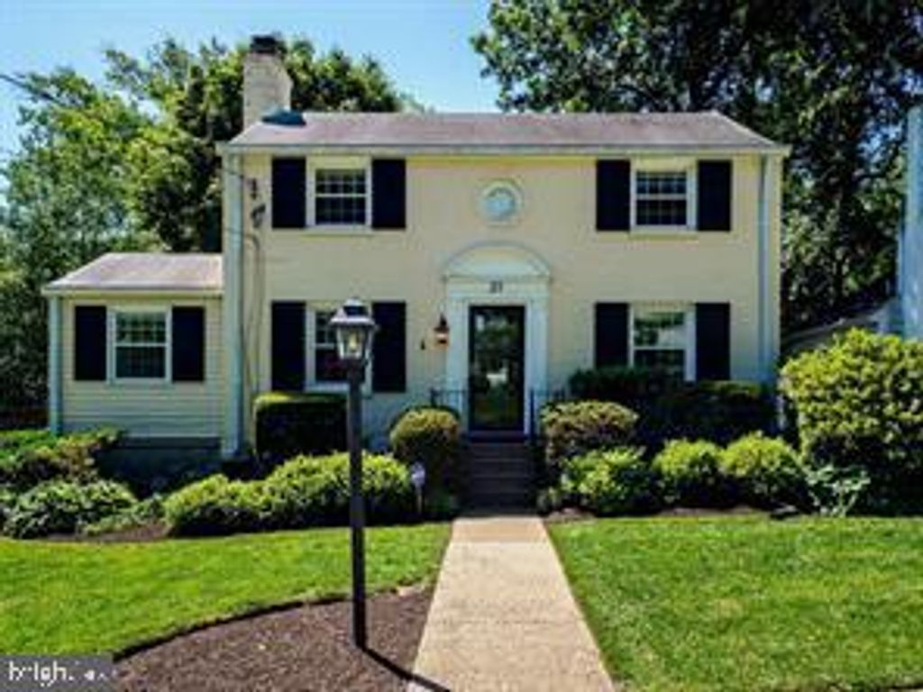 Image 1 of property listing at 21 KENTBURY WAY, Bethesda, MD 20814