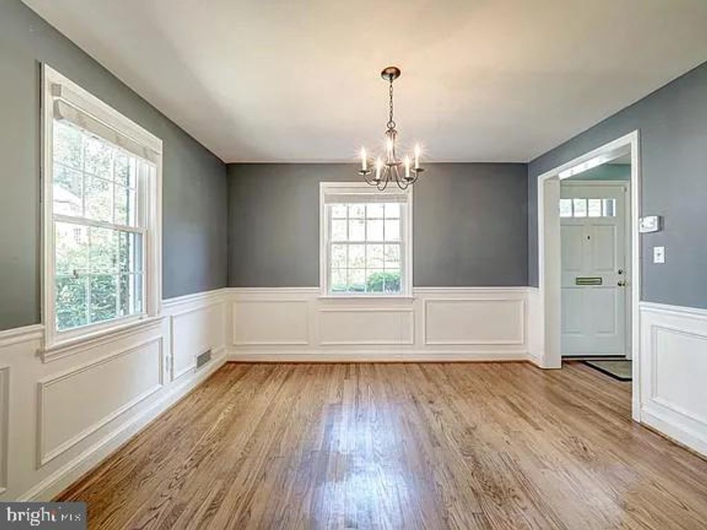 Image 10 of property listing at 21 KENTBURY WAY, Bethesda, MD 20814