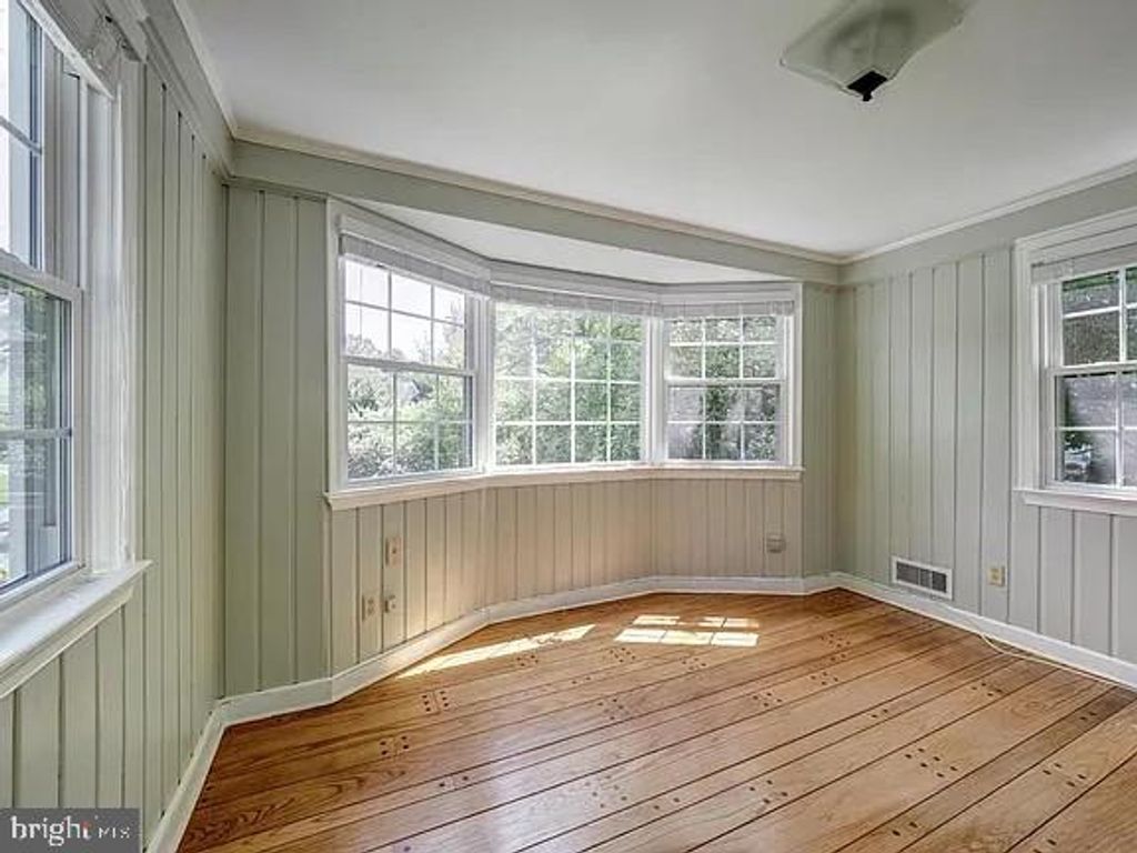 Image 16 of property listing at 21 KENTBURY WAY, Bethesda, MD 20814