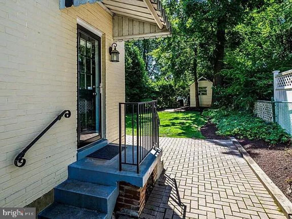 Image 19 of property listing at 21 KENTBURY WAY, Bethesda, MD 20814