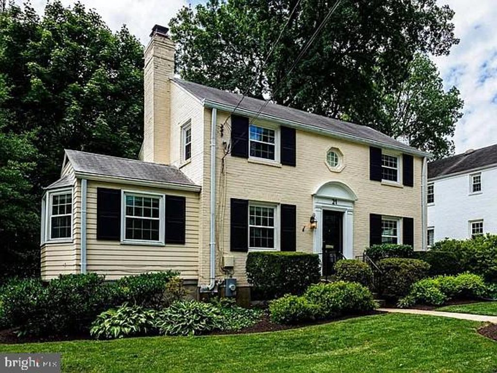 Image 2 of property listing at 21 KENTBURY WAY, Bethesda, MD 20814